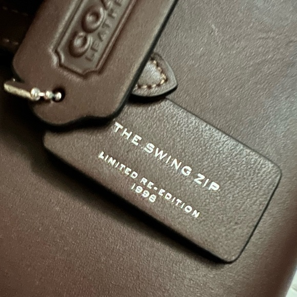 Coach Swing Zip Shoulder Bag Maple Brown Glovetanned Leather Buckle Purse CM565 - Picture 4 of 11